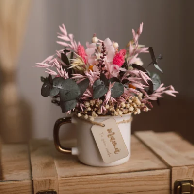 Taza flores preservadas