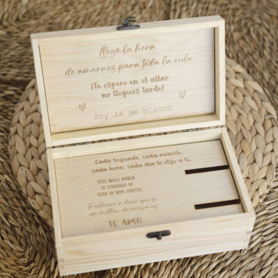 Caja de madera personalizada para el novio
